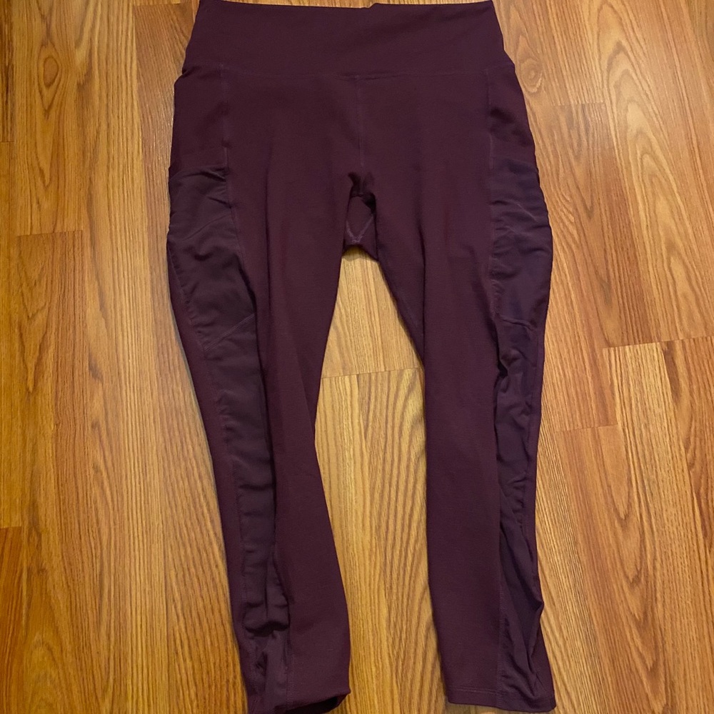 Maroon gym leggings